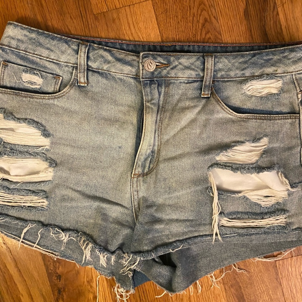 Forever 21 ripped jean shorts